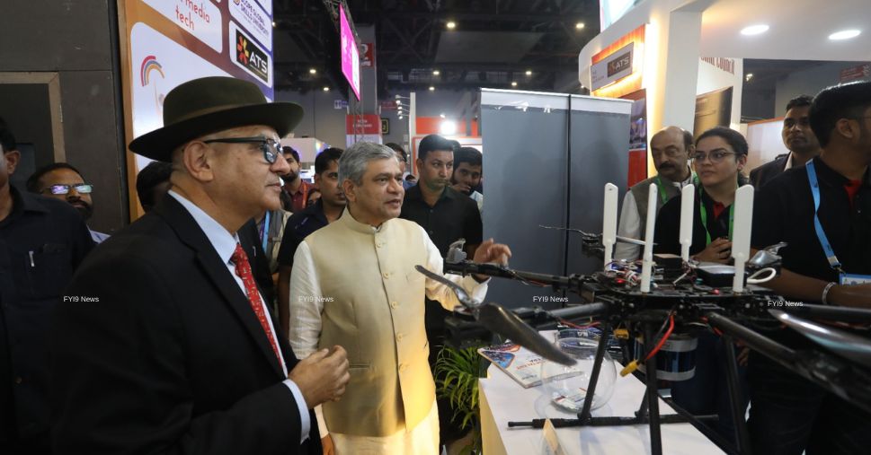 Shri Ashwani Vaishnaw,Minister for Railways, Communications, Electronics & Information Technology, Government of India interacting with exhibitors at IMC 2023 - fyi9